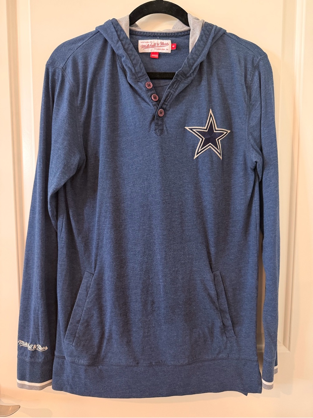 Mitchell & Ness Dallas Cowboys NFL Throwbacks Men’s Small Blue Henley Hoodie